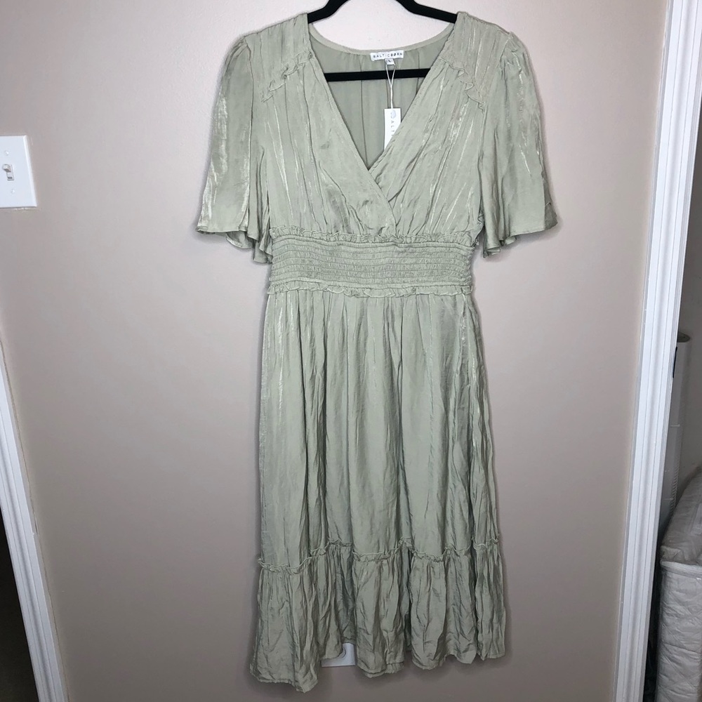 Size Large NWT Green Baltic Born Midi Dress